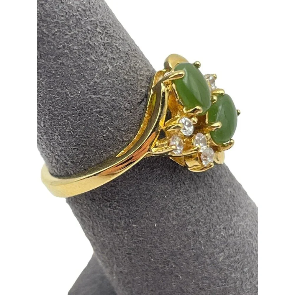 VTG JC Signed Cocktail Ring Gold Tone Rhinestone & Green Gemstone Cabs Size 5.75